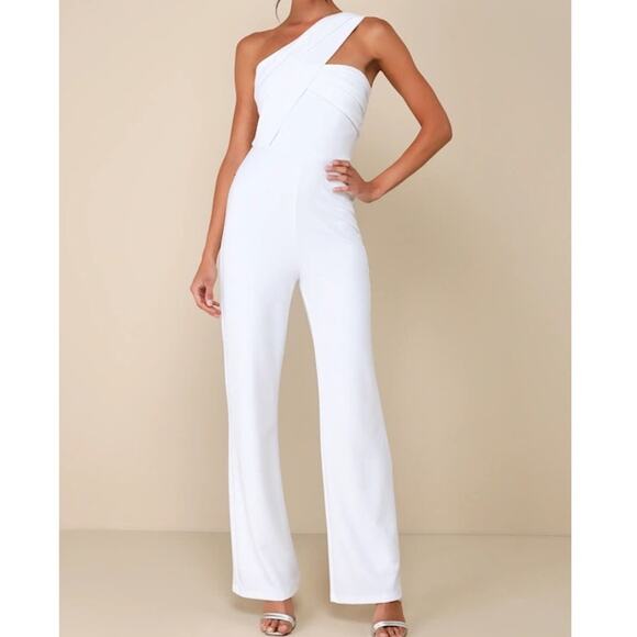 Lulus NWOT Devoted To Fun Ivory White Crepe One-Shoulder Sleeveless Jumpsuit XS - Picture 1 of 10